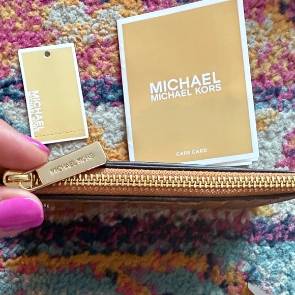 Michael Kors Camel Croc-Embossed Card Holder - Picture 5 of 7